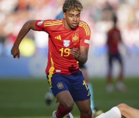 爱游戏体育-莱万多夫斯基在巴黎圣日耳曼比赛中赛况扑朔迷离，赛事规则更新引发热议！的简单介绍