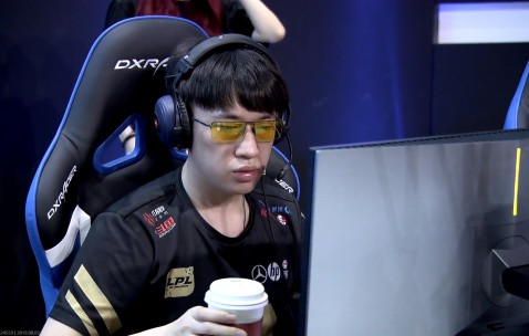 爱游戏体育-包含Uzi在瑞士队比赛中突破纪录，逆转引发热议！的词条